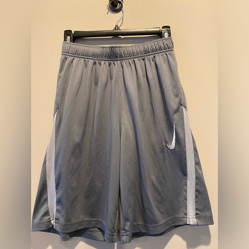 Nike boy’s XL athletic shorts gray